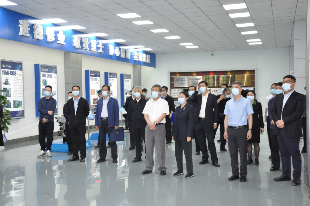 中共云南省委办公厅调研组到 J9集团开展调研