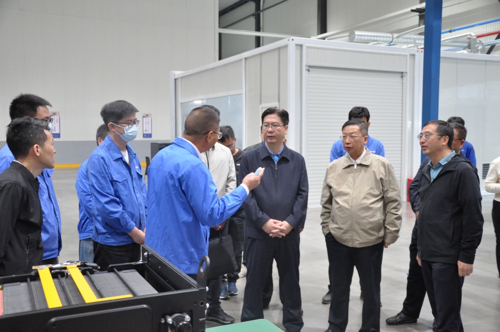 昆明市氢能、、、储能等绿色能源工业调研组到云南J9集团动力集团有限公司开展调研